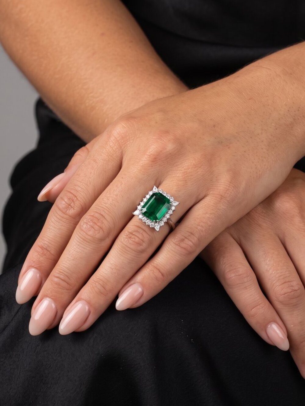Majestic Emerald Cut 18K White Gold Green Gemstone Ring - Picture 5 of 9